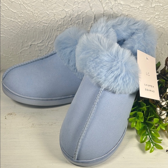 NWT LC Lauren Conrad Women's Soft Faux Fur Baby Blue Slippers NWT - Picture 2 of 12